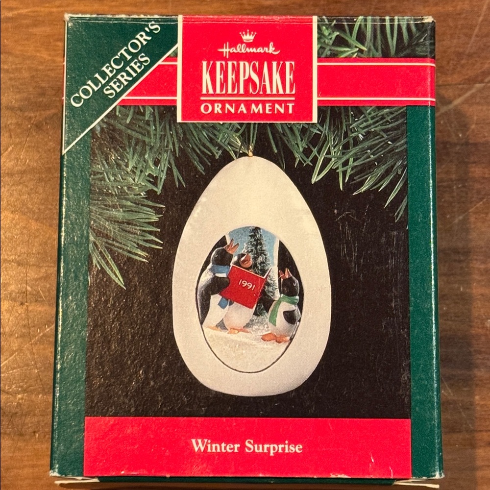Hallmark Keepsake Christmas WINTER SURPRISE Ornament 1991 Polar Carolers Penguin